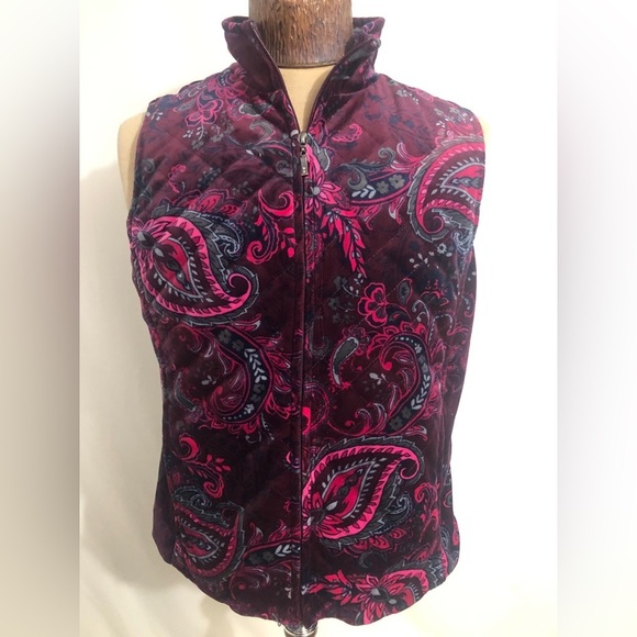 Alia Jackets & Blazers - Womens Burgundy Velvet Paisley Vest. Size Small. Alia Petite